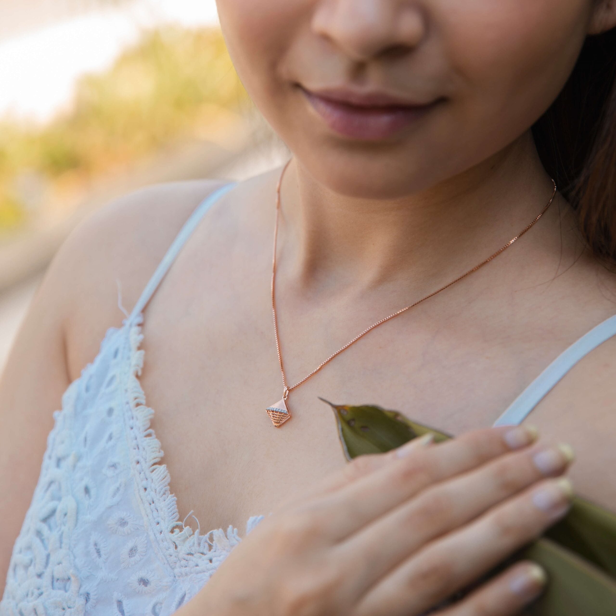 PENDANT Criss- Cross